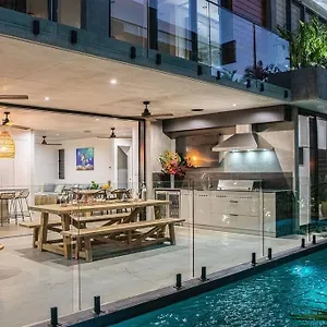 Azure - Luxurious & Modern Villa Port Douglas