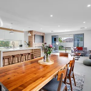 Modern 3 Bedroom In Fulham Holiday home Henley Beach South